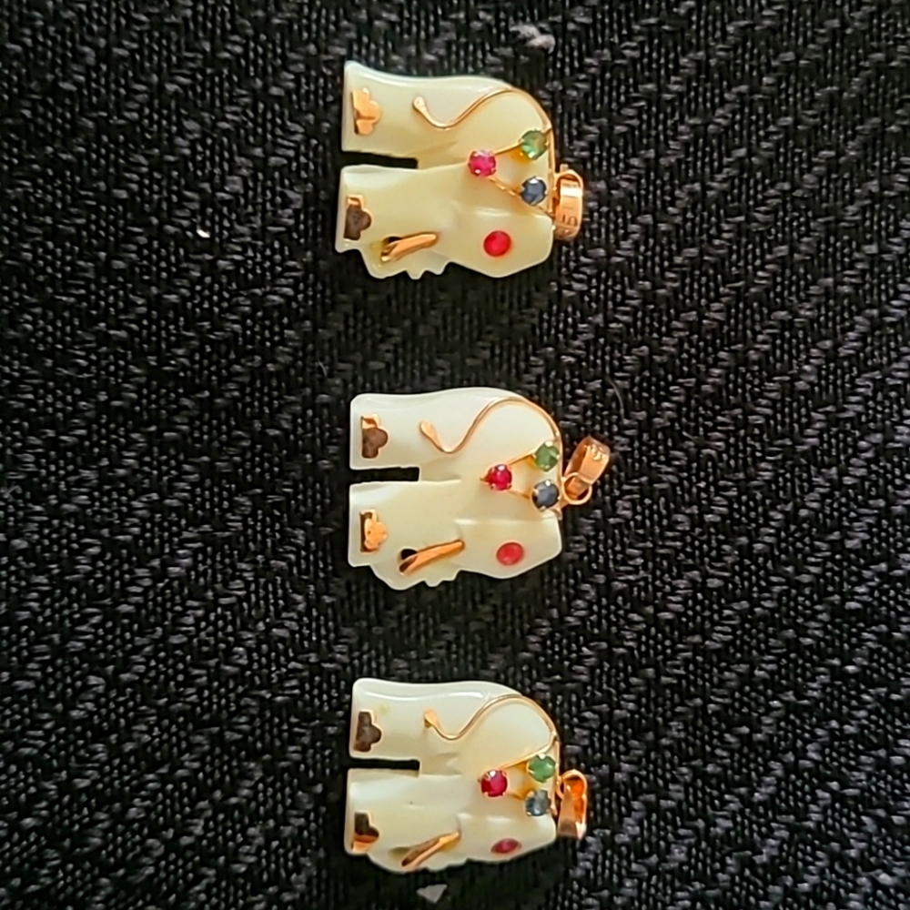 Small carved ivory 14k elephant 🐘 pendant